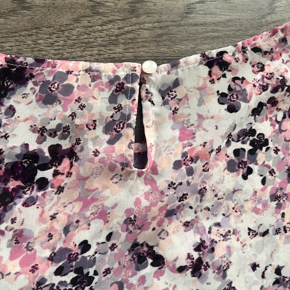 LC Lauren Conrad Floral Top Size Medium - Picture 4 of 11